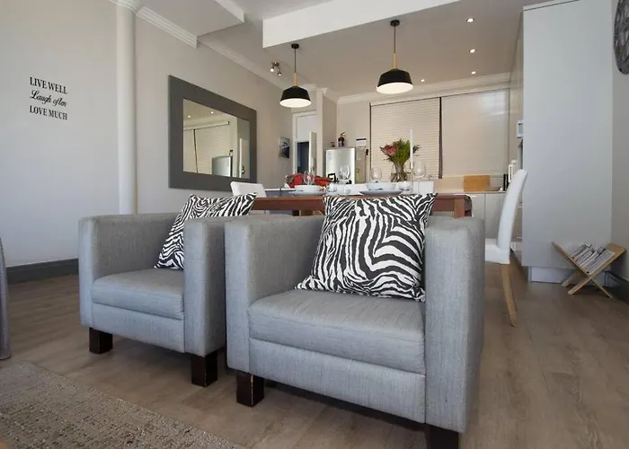 9 Church View - No Loadshedding - Homely Apartment